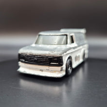 Load image into Gallery viewer, Matchbox 1986 Ford Supervan II White #72 Matchbox 1-75 Series