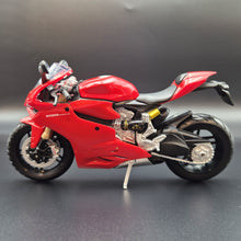 Load image into Gallery viewer, Maisto 2014 Ducati 1199 Panigale Red 1:12 Die Cast Motorbike