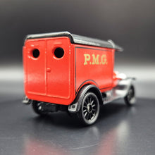 Load image into Gallery viewer, Matchbox 1995 No.4 PMG Ford Model T Red Heritage Transport Series