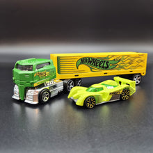 Load image into Gallery viewer, Hot Wheels 2014 Rig Dog & 24 Ours - Container Truck & Car Green HW Super Rigs