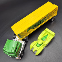 Load image into Gallery viewer, Hot Wheels 2014 Rig Dog & 24 Ours - Container Truck & Car Green HW Super Rigs