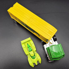 Load image into Gallery viewer, Hot Wheels 2014 Rig Dog & 24 Ours - Container Truck & Car Green HW Super Rigs