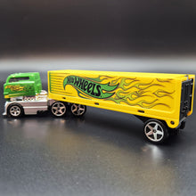 Load image into Gallery viewer, Hot Wheels 2014 Rig Dog & 24 Ours - Container Truck & Car Green HW Super Rigs