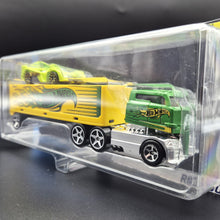 Load image into Gallery viewer, Hot Wheels 2014 Rig Dog & 24 Ours - Container Truck & Car Green HW Super Rigs