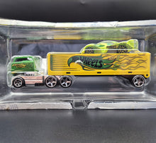 Load image into Gallery viewer, Hot Wheels 2014 Rig Dog & 24 Ours - Container Truck & Car Green HW Super Rigs