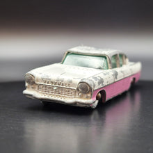 Load image into Gallery viewer, Matchbox Lesney 1963 1958 Vauxhall Cresta 22-B Grey #22 Matchbox Series - Rare