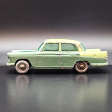 Load image into Gallery viewer, Matchbox Lesney 1961 Austin A55 Cambridge Green #29 Matchbox Series
