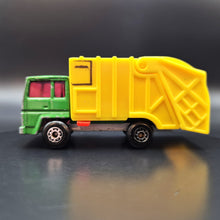 Load image into Gallery viewer, Matchbox 1987 Refuse Truck Green #36 Matchbox 1-75 Superfast
