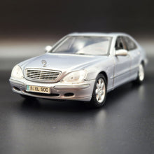 Load image into Gallery viewer, Maisto 1998 2004 Mercedes-Benz S-Class SEL 500 #31855 Silver 1:18 Die Cast Car