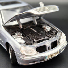 Load image into Gallery viewer, Maisto 1998 2004 Mercedes-Benz S-Class SEL 500 #31855 Silver 1:18 Die Cast Car