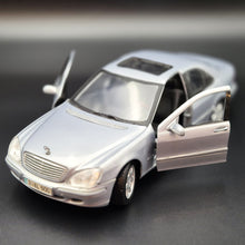 Load image into Gallery viewer, Maisto 1998 2004 Mercedes-Benz S-Class SEL 500 #31855 Silver 1:18 Die Cast Car