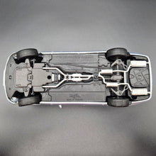 Load image into Gallery viewer, Maisto 1998 2004 Mercedes-Benz S-Class SEL 500 #31855 Silver 1:18 Die Cast Car
