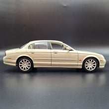 Load image into Gallery viewer, Maisto 1999 Jaguar S-Type #31865 Light Gold 1:18 Die Cast Car