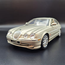 Load image into Gallery viewer, Maisto 1999 Jaguar S-Type #31865 Light Gold 1:18 Die Cast Car