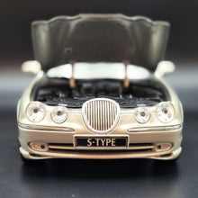 Load image into Gallery viewer, Maisto 1999 Jaguar S-Type #31865 Light Gold 1:18 Die Cast Car