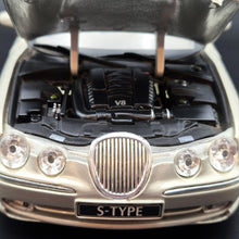 Load image into Gallery viewer, Maisto 1999 Jaguar S-Type #31865 Light Gold 1:18 Die Cast Car