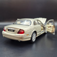 Load image into Gallery viewer, Maisto 1999 Jaguar S-Type #31865 Light Gold 1:18 Die Cast Car