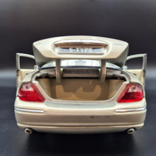 Load image into Gallery viewer, Maisto 1999 Jaguar S-Type #31865 Light Gold 1:18 Die Cast Car