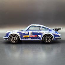 Load image into Gallery viewer, Bburago 1999 Porsche 911 #11 Blue 1:43 Series 4114 Die Cast
