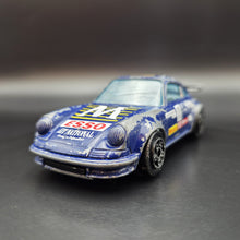 Load image into Gallery viewer, Bburago 1999 Porsche 911 #11 Blue 1:43 Series 4114 Die Cast