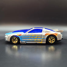Load image into Gallery viewer, Hot Wheels 2014 '13 Ford Mustang GT Silver #161 HW Race: Track Aces