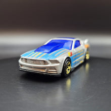 Load image into Gallery viewer, Hot Wheels 2014 '13 Ford Mustang GT Silver #161 HW Race: Track Aces