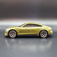 Load image into Gallery viewer, Hot Wheels 2024 Audi RS E-tron GT Green #36 HW Green Speed 4/10