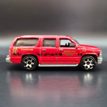 Load image into Gallery viewer, Matchbox 2009 2000 Chevrolet Suburban Red Fire 5 Pack Exclusive
