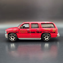 Load image into Gallery viewer, Matchbox 2009 2000 Chevrolet Suburban Red Fire 5 Pack Exclusive