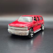 Load image into Gallery viewer, Matchbox 2009 2000 Chevrolet Suburban Red Fire 5 Pack Exclusive