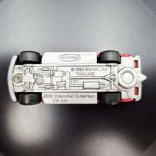 Load image into Gallery viewer, Matchbox 2009 2000 Chevrolet Suburban Red Fire 5 Pack Exclusive