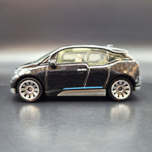 Load image into Gallery viewer, Matchbox 2017 '15 BMW i3 Black #5 MBX Adventure City