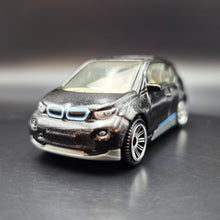 Load image into Gallery viewer, Matchbox 2017 '15 BMW i3 Black #5 MBX Adventure City