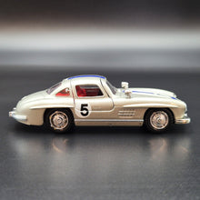 Load image into Gallery viewer, Solido Age D'or 1954 Mercedes 300 SL Coupe Gran Prix Silver #4503 1:43 Die Cast Model