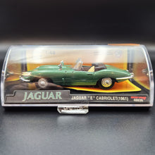 Load image into Gallery viewer, New-Ray 1961 Jaguar E Type Cabriolet Green #48839 1:43 Die Cast Model
