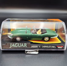 Load image into Gallery viewer, New-Ray 1961 Jaguar E Type Cabriolet Green #48839 1:43 Die Cast Model