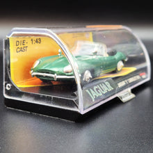 Load image into Gallery viewer, New-Ray 1961 Jaguar E Type Cabriolet Green #48839 1:43 Die Cast Model