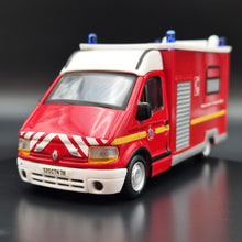 Load image into Gallery viewer, Bburago Renault Master - Fire & Rescue Service Vehicle Red #18-32004 1:50 Die Cast Van