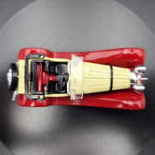 Load image into Gallery viewer, Solido Age D'or 1938 Jaguar SS 100 Roadster Cream #4002 1:43 Die Cast Model