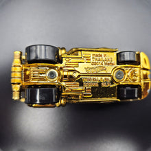 Load image into Gallery viewer, Hot Wheels 2015 C-3PO #13 Pearl Gold Star Wars Character Car