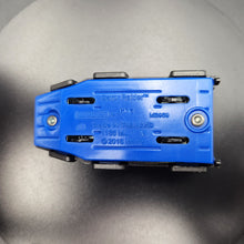 Load image into Gallery viewer, Matchbox 2015 Gator Raider Blue/Black #80 MBX Explorers