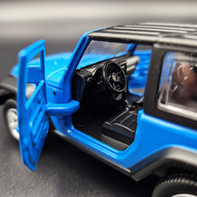 Load image into Gallery viewer, MSZ 2014 Jeep Wrangler Blue 1:43 Die Cast Car