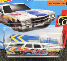 Load image into Gallery viewer, Hot Wheels 2018 '70 Chevelle SS Wagon Silver HW Daredevils 1/5 New