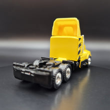Load image into Gallery viewer, Maisto Tonka 2000 Hauler Kenworth T2000 Semi Truck Yellow Tough Hauler