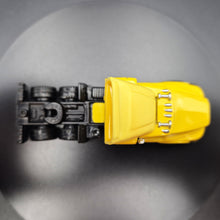 Load image into Gallery viewer, Maisto Tonka 2000 Hauler Kenworth T2000 Semi Truck Yellow Tough Hauler