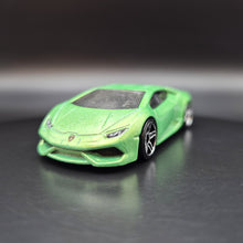 Load image into Gallery viewer, Hot Wheels 2015 Lamborghini Huracan LP 610-4 Green #222 HW Workshop - HW Garage