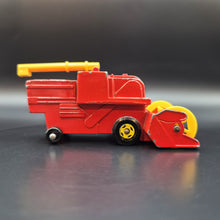 Load image into Gallery viewer, Matchbox 1979 Combine Havester MB51 Red Matchbox 1-75