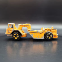 Load image into Gallery viewer, Tomica 1979 Komatsu Motor Scraper WS16 Orange #32 1:165