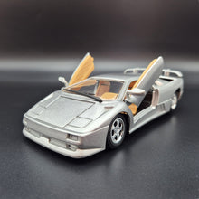 Load image into Gallery viewer, 1995 Lamborghini Diablo VT Silver 1:24 Die Cast Car
