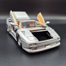 Load image into Gallery viewer, 1995 Lamborghini Diablo VT Silver 1:24 Die Cast Car
